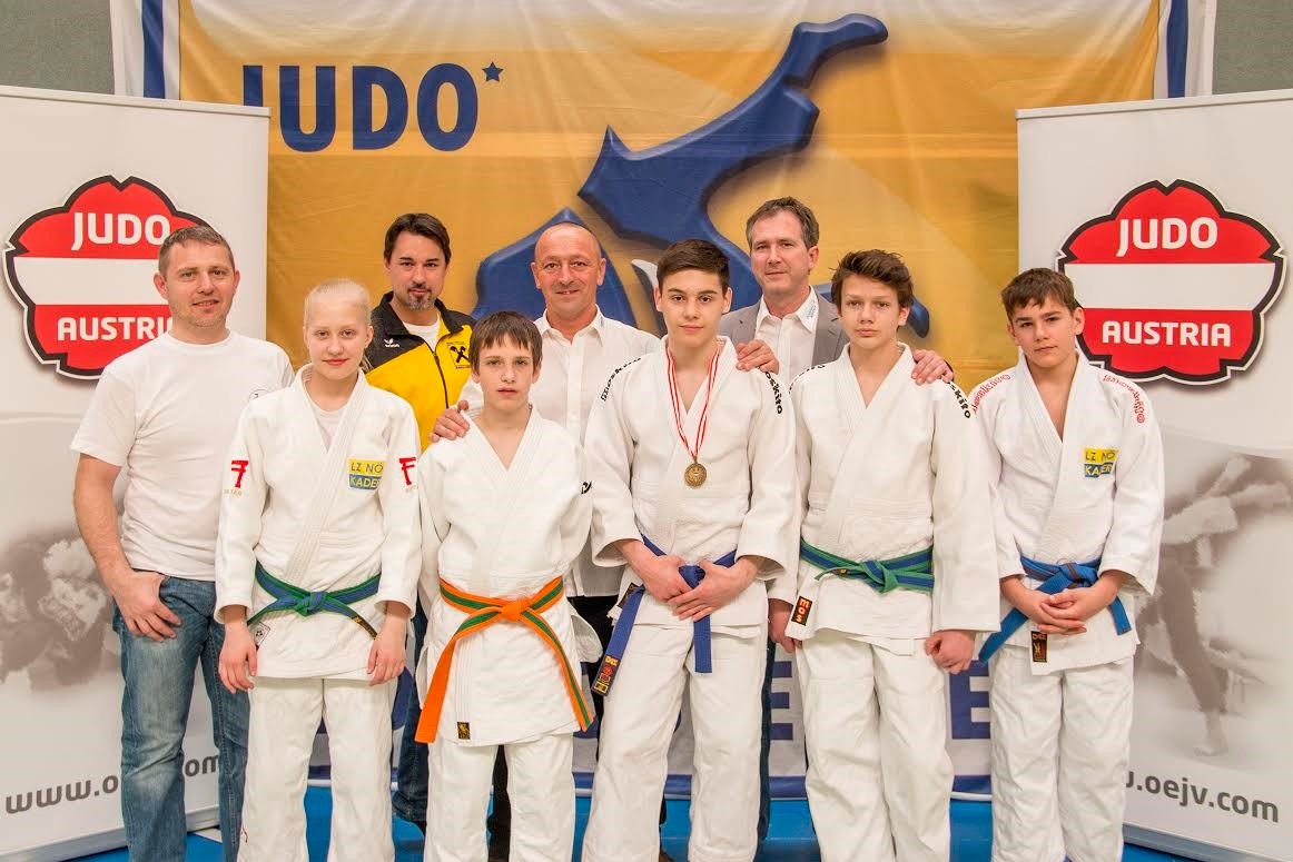 Funktionäre und Kämpfer des Judoklub Krems und des Judo Club Raika Krems. Foto: zVg 