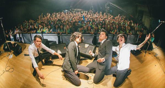 THE JIVES台湾フェスの集合写真