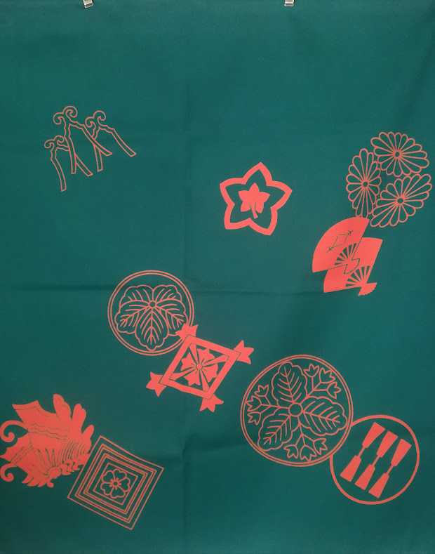 Japenese Culture Japanese Family Crest FUROSHIKI（家紋ちらしの風呂敷）