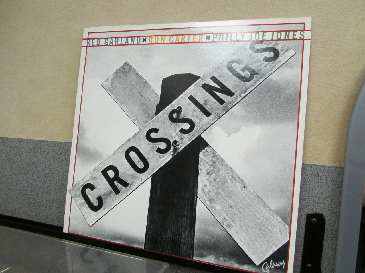 RED GARLAND/ CROSSINGS 男の隠れ家メンズヘアサロン