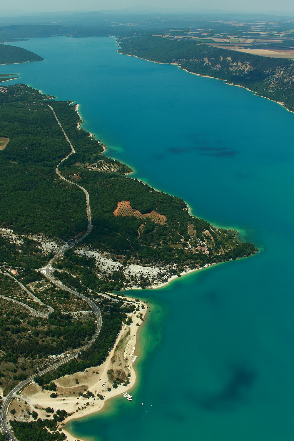 au dessus du lac de Sainte Croix en parapente.