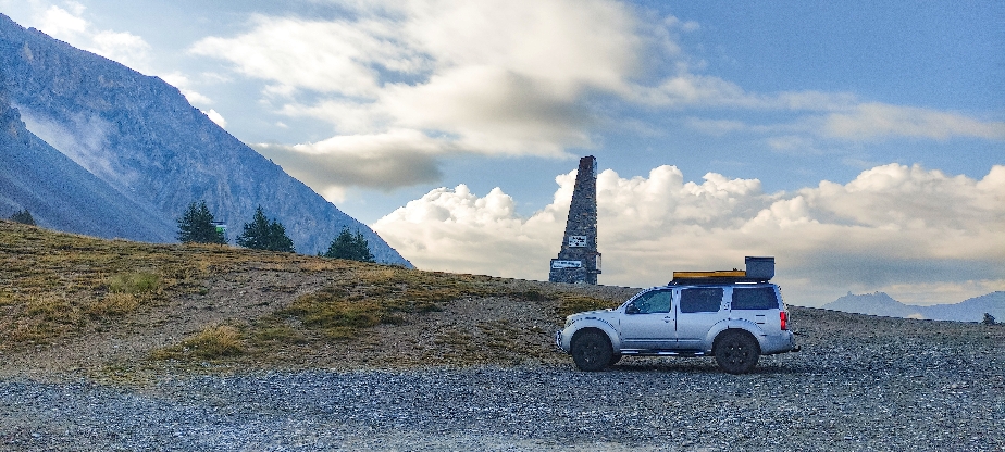 Le col de l'Izoard. ROAD TRIP EN 4X4, SUR LA ROUTE DES GRANDES ALPES  (FRANCE).   www.missaventure.com blog d'aventures, nature et reflexions green.