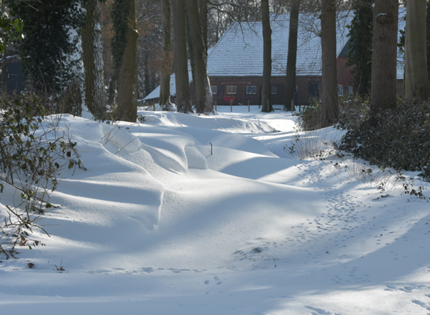 Sneeuwjacht en sneeuwduinen in Twente februari 2021