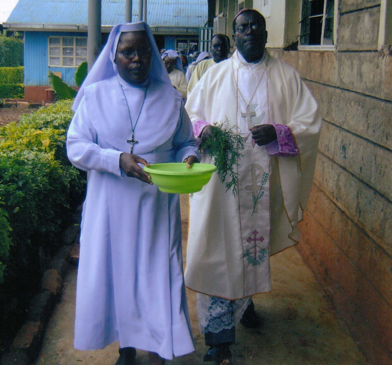 Segnung der Schule durch Bischof David Kamau Nganga / Blessing of the school by Bishop David Kamau Nganga