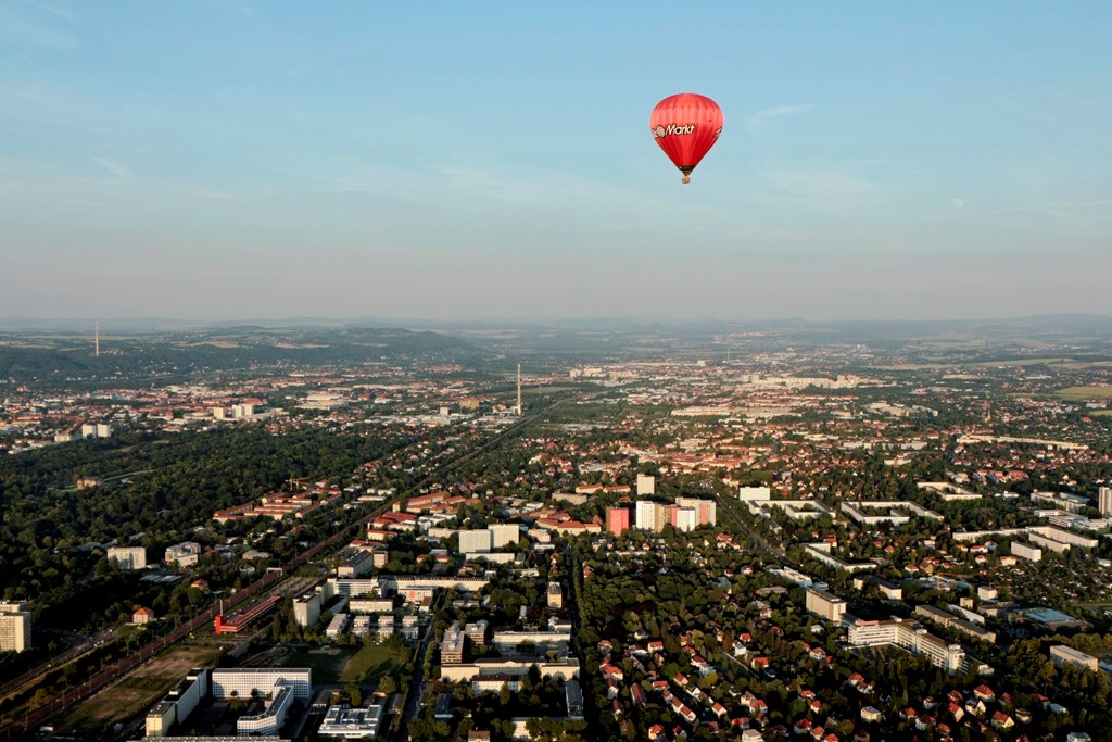 dto. ganz links der Fernsehturm in DD- Rochlitz, noch weiter hinten das Schönfelder Hochland