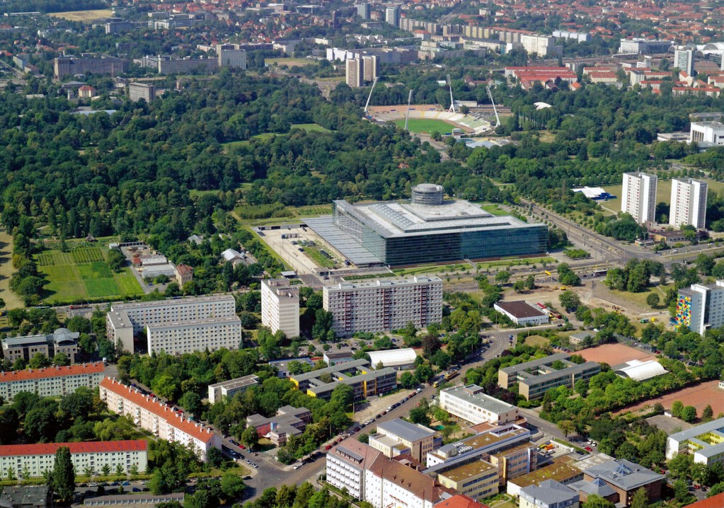 Dresden - VW Glasmanufaktur am Großen Garten