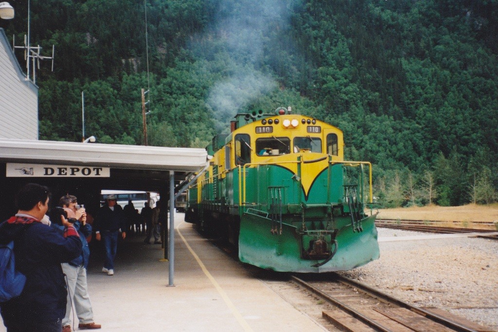 Lok der WP&YR am Bahnhof von Skagway