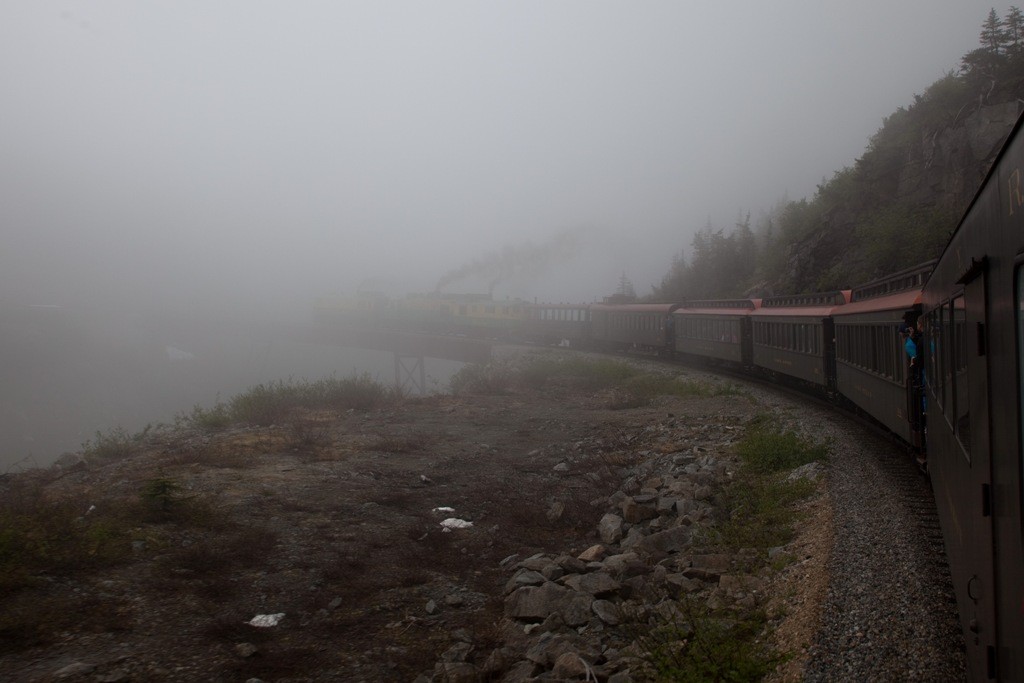 Wir haben es gleich geschafft, nur noch wenige Meter bis zu White Pass der voll im Nebel steht