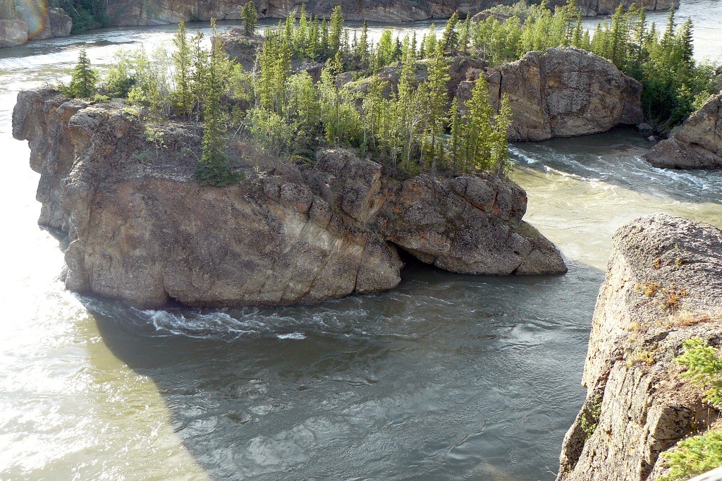Die Rapids waren für viele Schiffe, die Goldsucher, Ware und Material von Whitehorse nach Dawson City brachten das bittere Ende