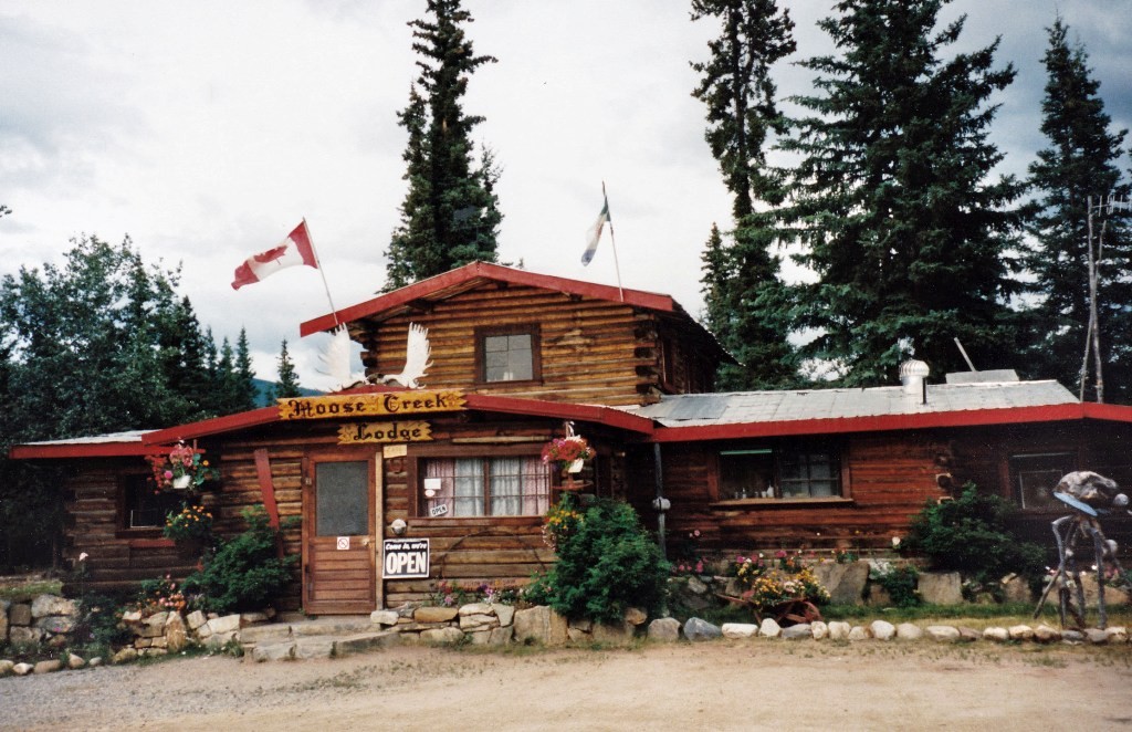 Die Moose Creek Lodge auf der Fahrt nach Dawson City