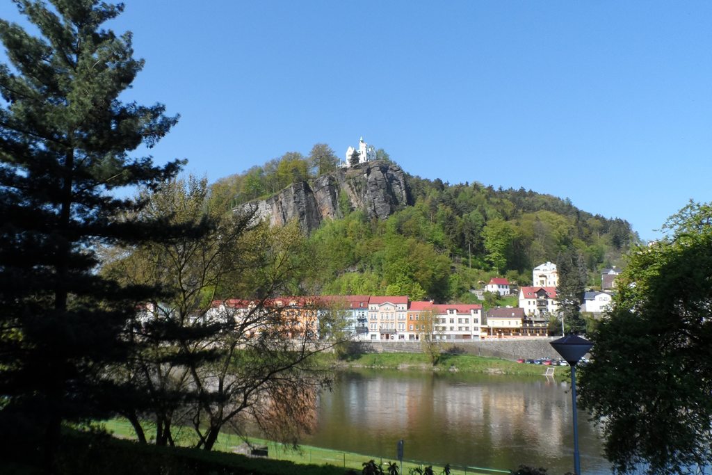 Decin (Tetschen-Bodenbach) an der Labe (Elbe) mit dem Schlösschen (Restaurant) Pastýřská stěna