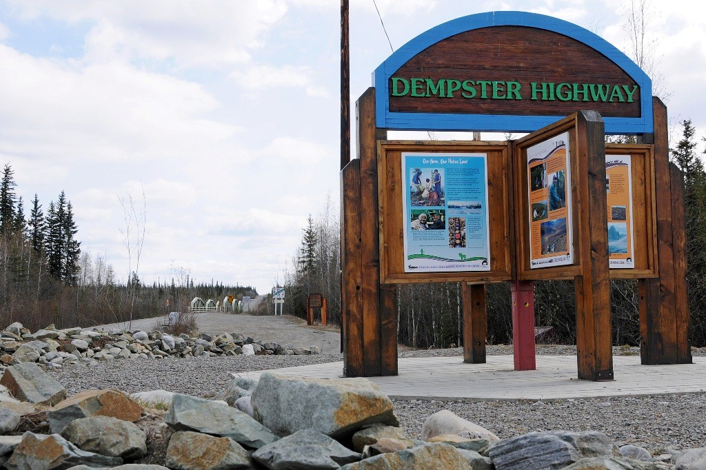 Etwa 40 Km vor Dawson City beginnt der Dempster HWY. Hierhin fuhren wir am nächsten Tag um das Abenteuer "Go to North" fort zu setzen.