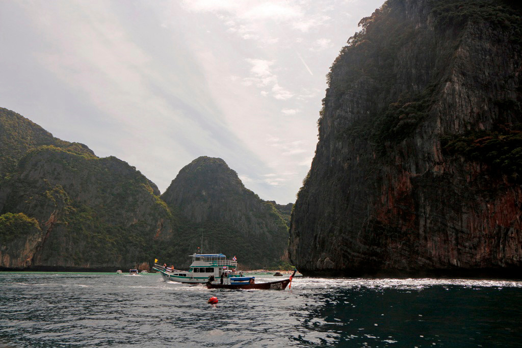 Einfahrt in die mittlerweile weltbekannte (Film "The Beach") Maya Bay