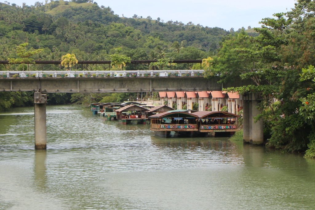 ...Anlegestelle der Riverboote für eine Loboc "Kreuzfahrt"!