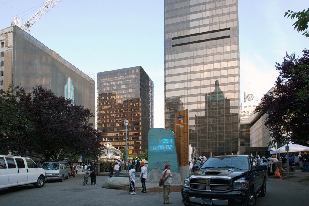 Robson Ecke Burrard Street, Stahl viel Glas und Beton prägen das moderne Vancouver