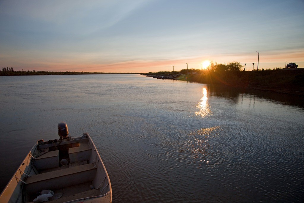 Mitternacht ist schon vorbei. Foto entstand 0:45 Uhr (NWT Zeit) im Mackenzie Delta