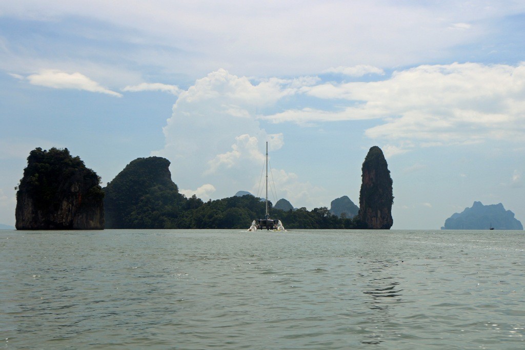 Der Bekanntheitsgrad der Phang Nga Bay führte im Jahr 1974 dazu, dass das Gebiets erst zum Waldpark und 1981 per Dekret zum "'Ao Phangnga Nationalpark" erhoben wurde!