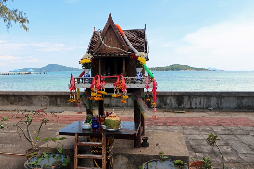 Buddhistische Gebetshäuschen an der Strandstraße von Rawai Beach