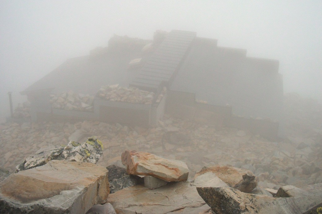 Das gespenstige Ambiente des Anblicks der Gipfelbaude des Gaustatoppen!