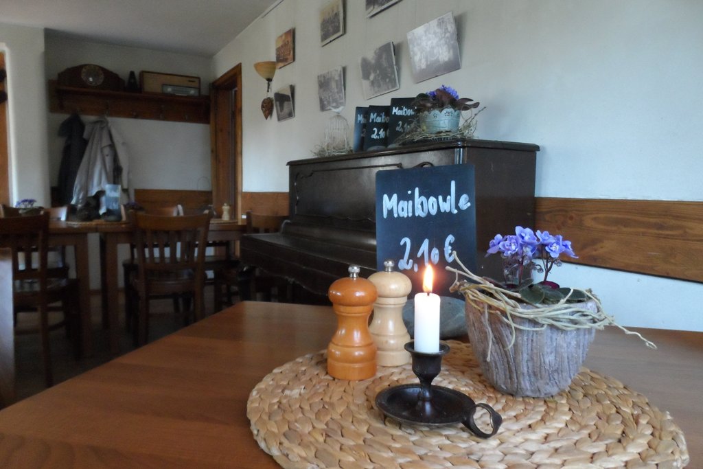 Maibowle im Gasthaus "Hommels" in Dresden Zschieren