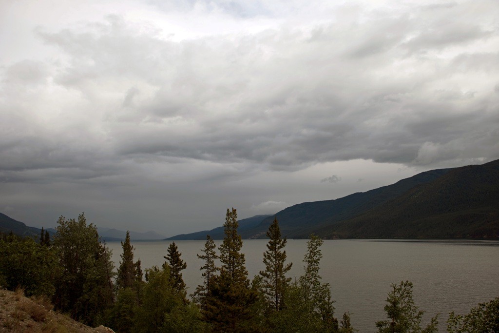 Der Little Salmon Lake am Robert- Campbell HWY