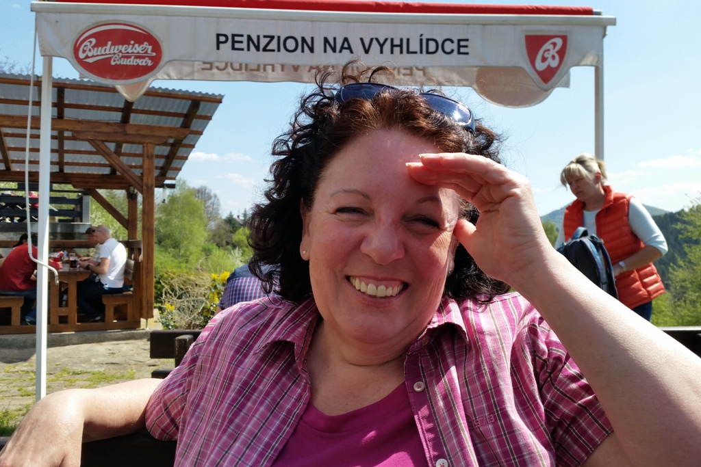 Ganz schön breit, speziell ich nehmen wir Platz unter freien Himmel in der "Penzion Na vyhlídce"!