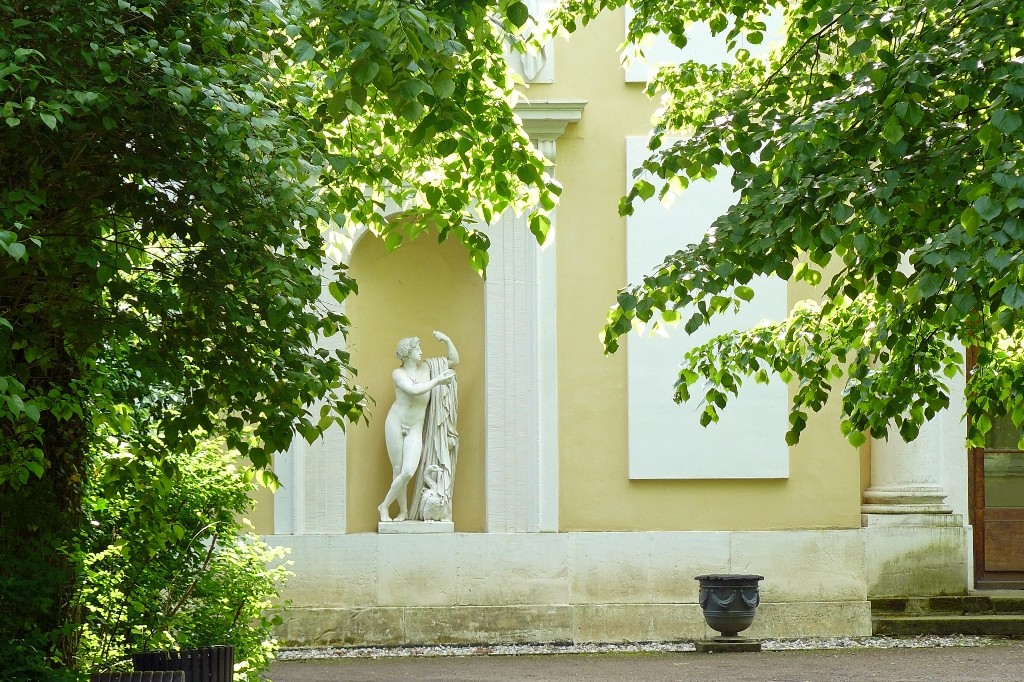 Apollostatue am ionischen Sommersaal