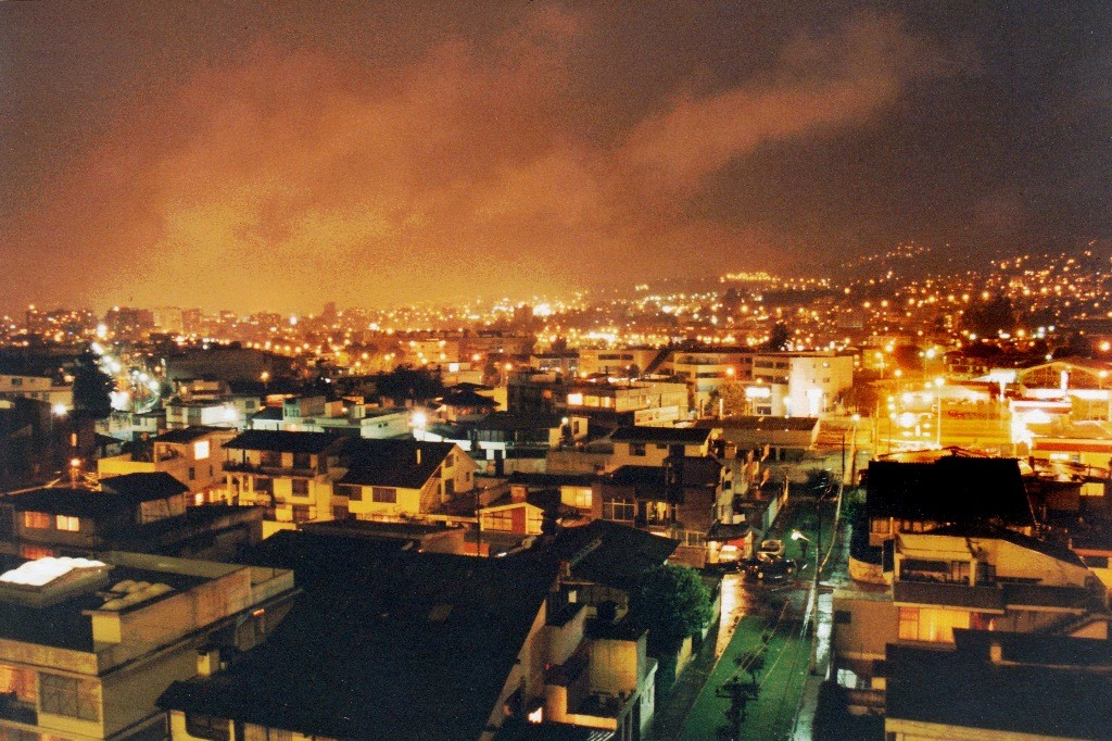 ...Abendstimmung in Quito vom Hotelfenster aus