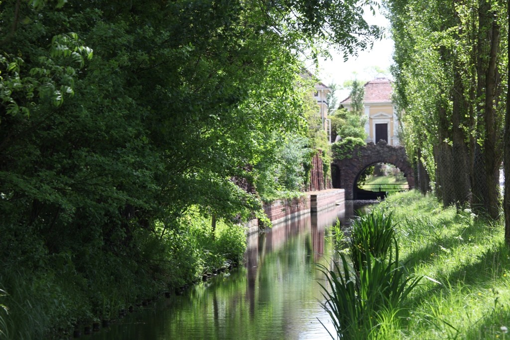 Kanal und Pergola am Eisenhart