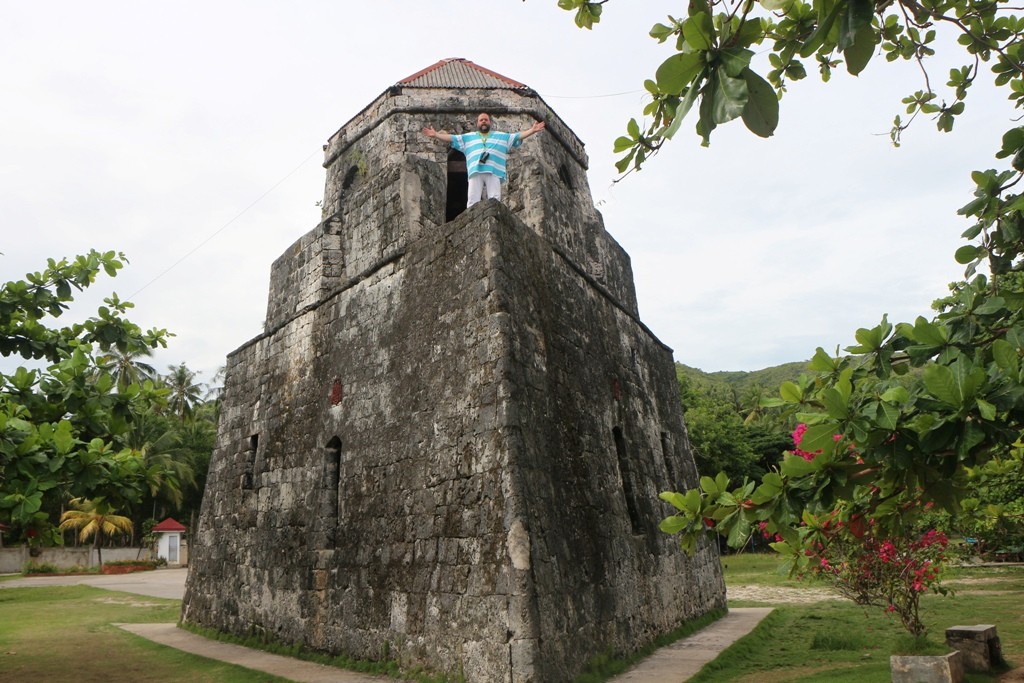 Von dieser Stelle des dreieckigen Wachturms kann man bei guter Sicht Cebu, Siquijor und Mindanao sehen!