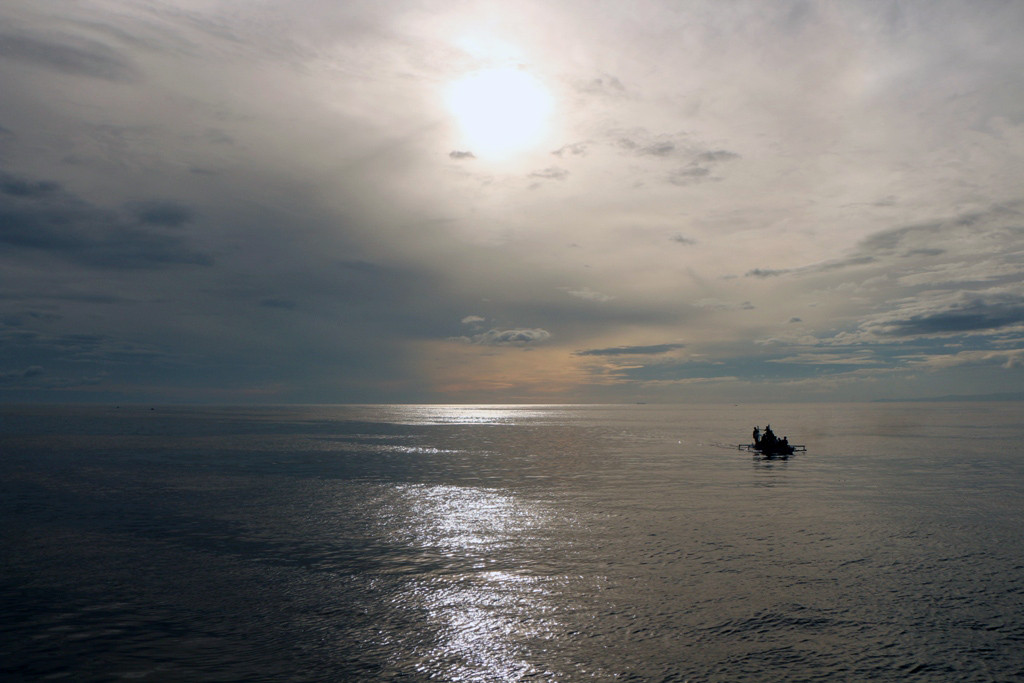 Die Sonne geht gerade über der Tanon Strait auf, toller Anblick!
