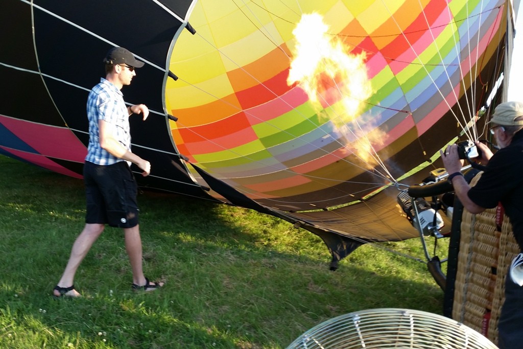 Der synthetische Stoff der Ballonhülle ist bis 200 °C hitzebeständig, die Temperaturen im oberen Ballonbereich liegen bei 70 bis 110 °C