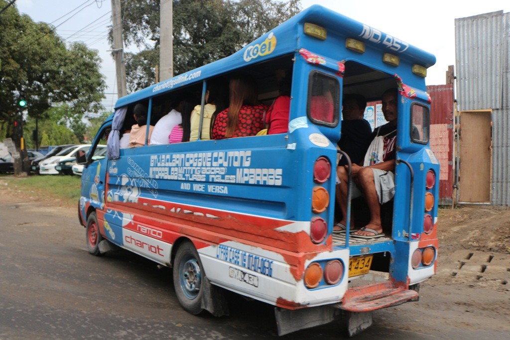 ...und hier eine Variante des hier zu Lande bekannten Jeepney´s!