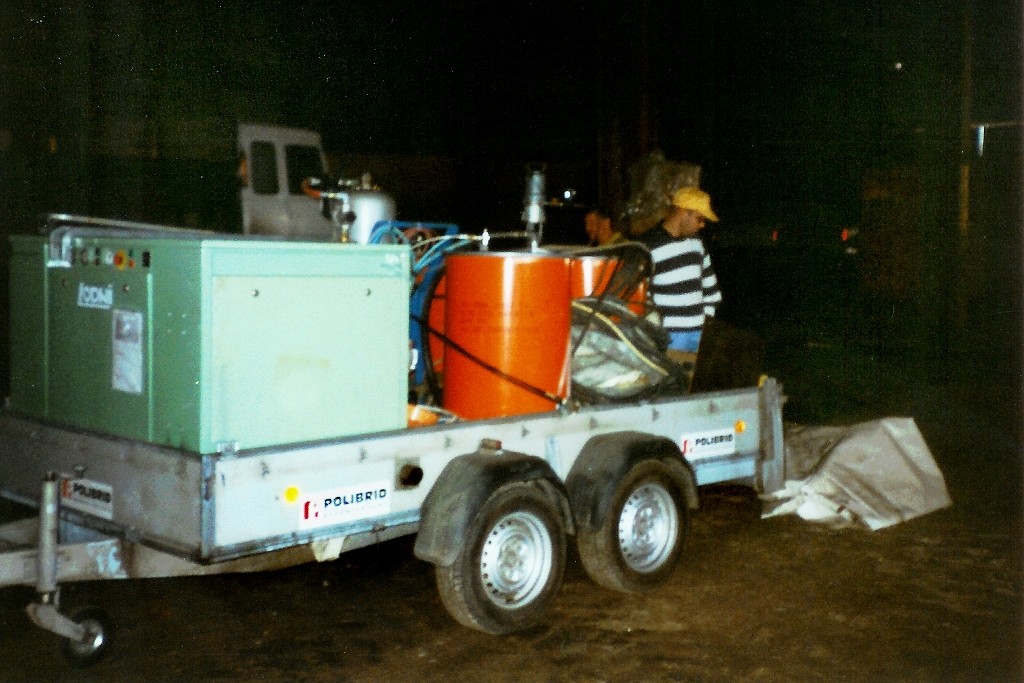 Am 4. Tag endlich bekamen wir grünes Licht, Container wieder einräumen und Abtransport zur Baustelle!
