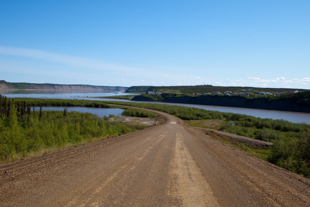 Anfahrt auf die Kiesrampe am Mackenzie River