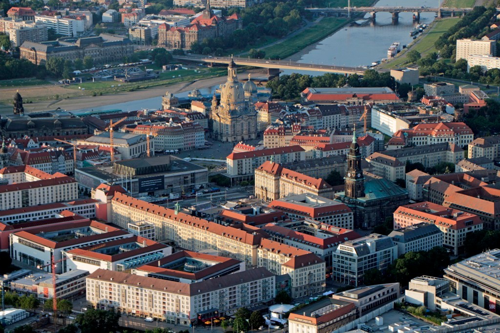 Das neue Zentrum der Dresdener Altstadt mit Kreuzkirch, Altmarkt, Kulturpalast (DDR), Neumarkt und Frauenkirche