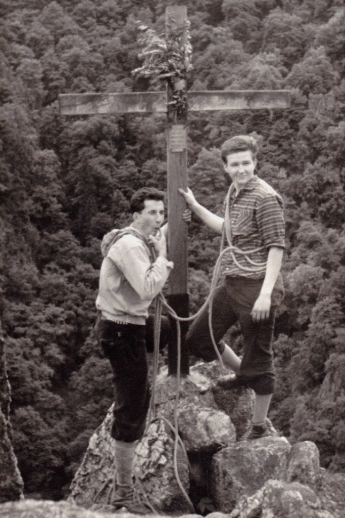 Auf dem Roßtrappenfels (Harz) 1962 mit Klaus