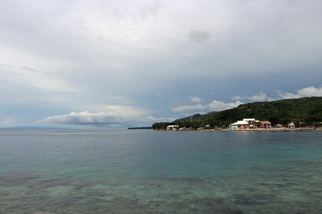 Blickrichtung süd, der Strand von Südcebu (Bayan ng ng Santander)