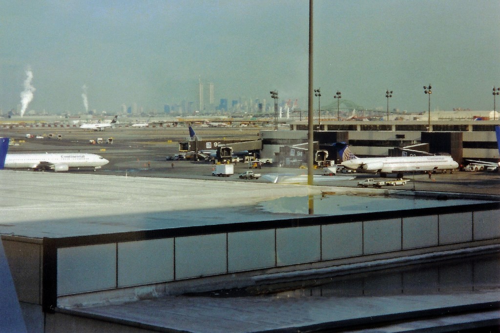 Blick auf NY nebst der noch existierenden Twintowers und re. hinten die Newark Bay Bridge