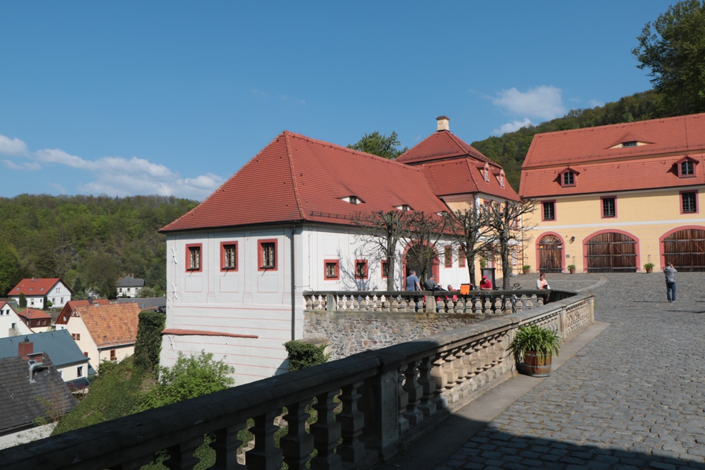 Die Gelasse vor dem eigentlichen Schloss