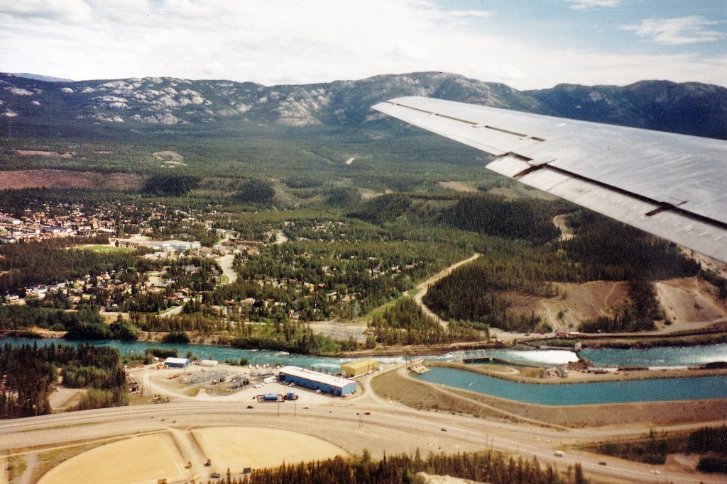 Whitehorse von oben mit Flugziel Anchorage