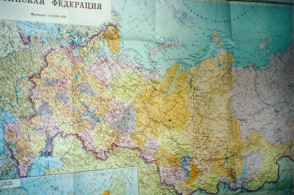 Die große Europa/Asien Landkarte im Aufenhaltsraum ließ uns täglich die große Enfernung zur Heimat spüren.