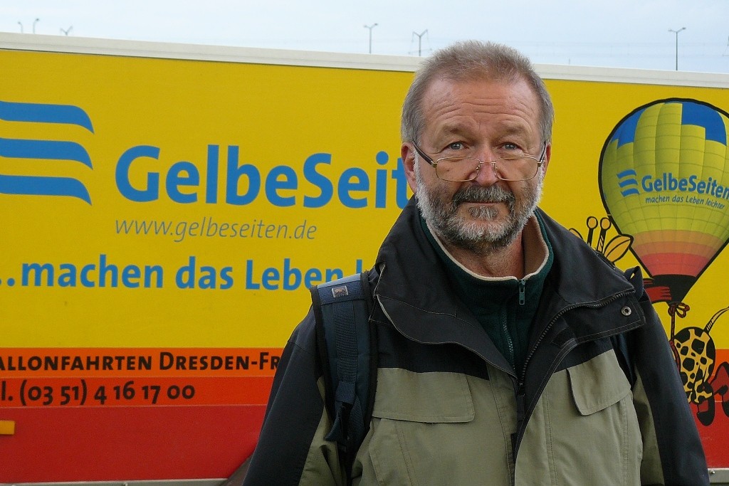 ...ich schaue etwas skeptisch drein, sehe gleich Hannelore in die Lüfte steigen