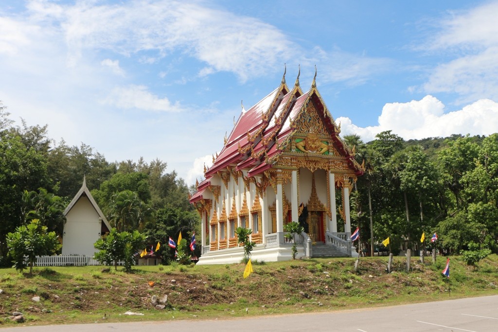 Kleines Wat atwas abseits von Nai Harn, hier war mal nicht viel los!