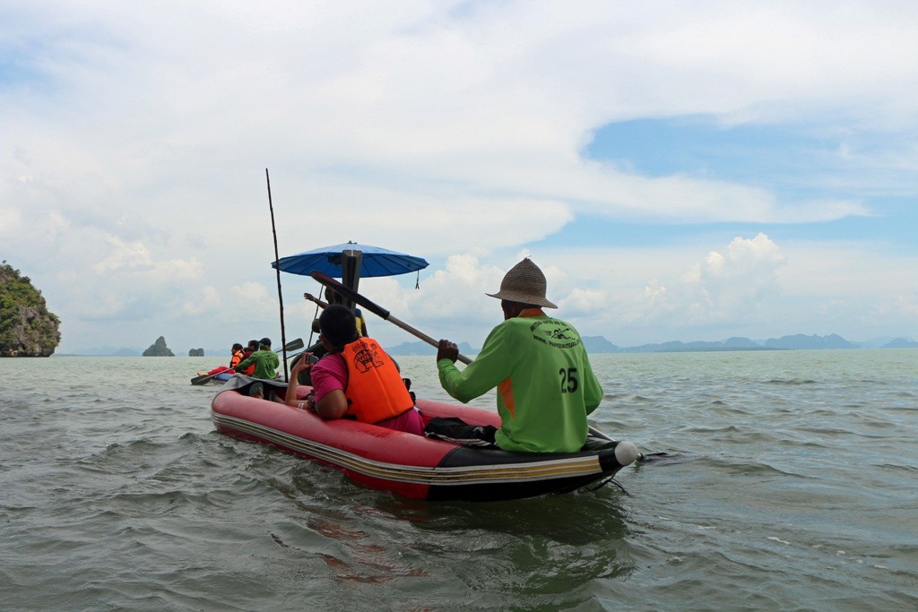 Nur unter Führung eines einheimischen "Paddlers" können wir auf dem Schlauchbootkanu diese Fahrt durchführen!