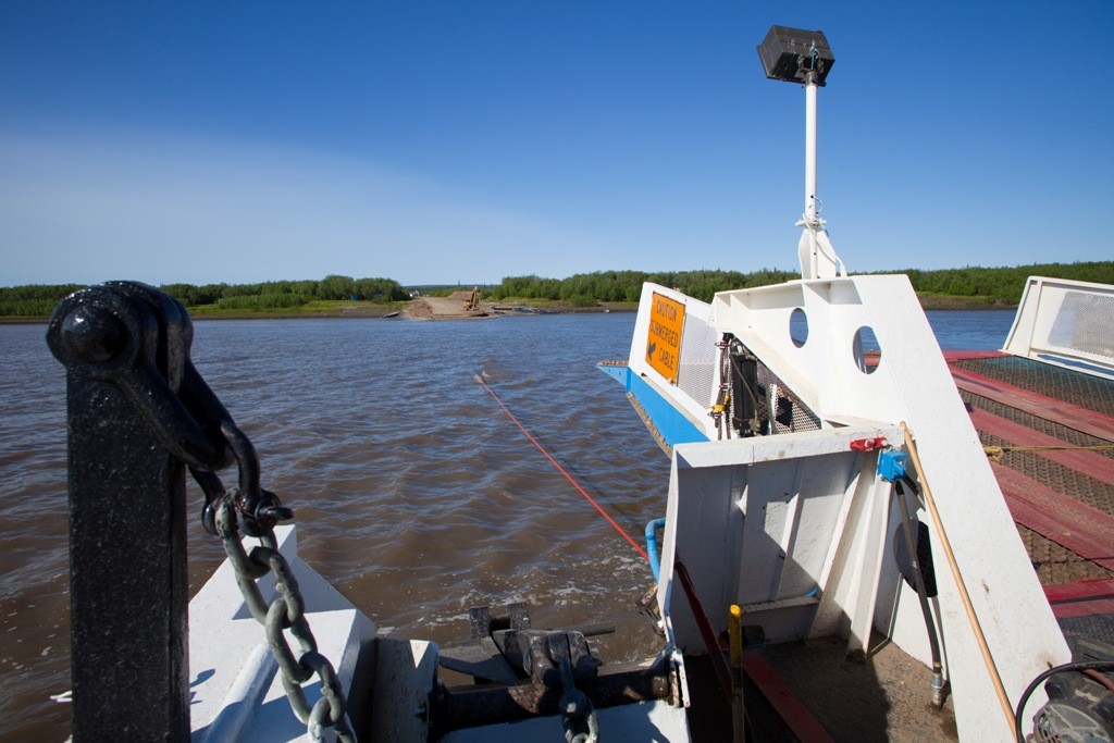 Überfahrt auf dem Arctic Red River
