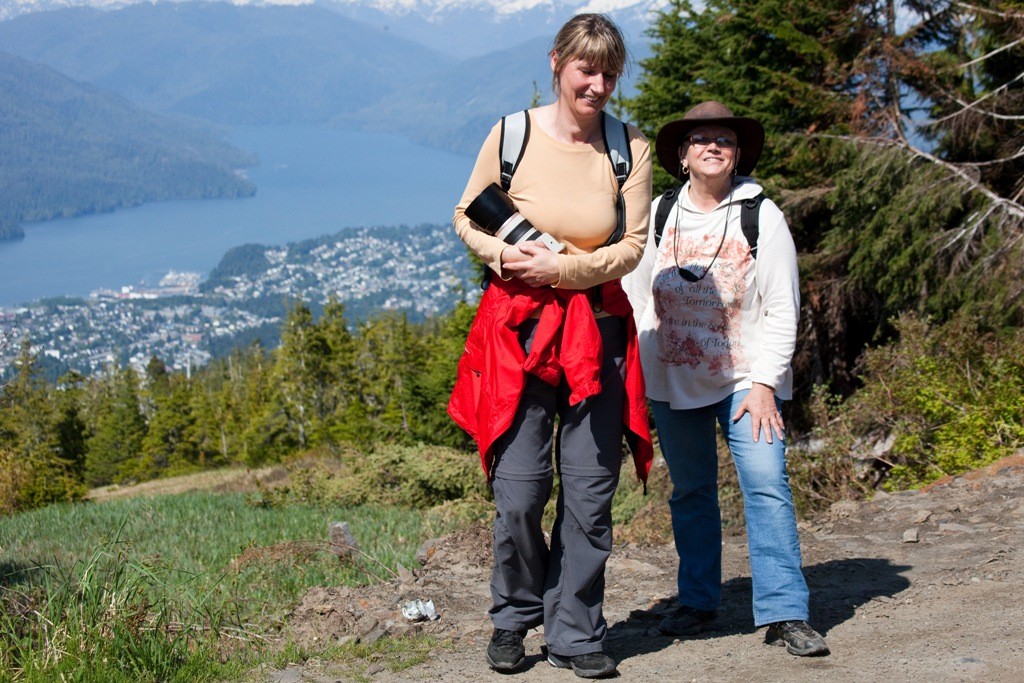 Wir sind geschafft vom Aufstieg auf den Mt. Hays aber glücklich. Der Berg über Prince Rupert liegt, wie die Stadt auf Kaien Island
