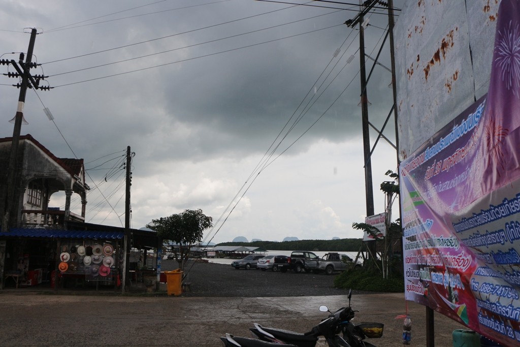 Nach Shuttle vom Apartment und Bus in die Provinz Phangnga (Festland), Start ab Khlong Khian mit dem Longtail hinaus in die Malacca Strait, ein Teil des Adamanischen Meeres