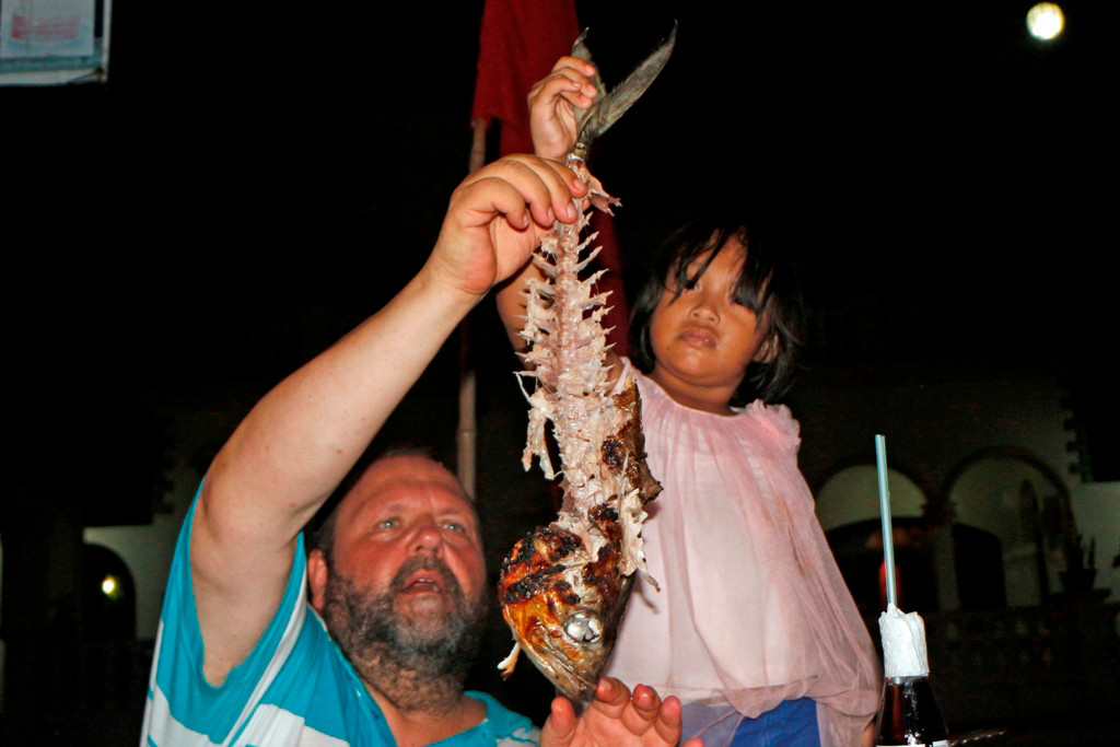 Hier zeigen Udo und Patty noch einmal das was vom Fisch übrig blieb, beeindruckend, oder?