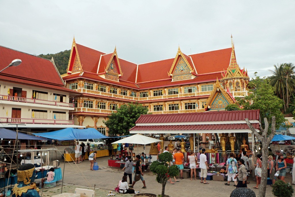 ...Teilansicht des Tempelkomplexes Wat Karon